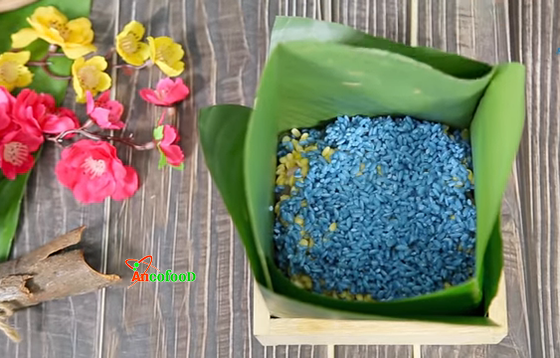 Xanh mát và lạ miệng với bánh chưng hoa đậu biếc ngày Tết 